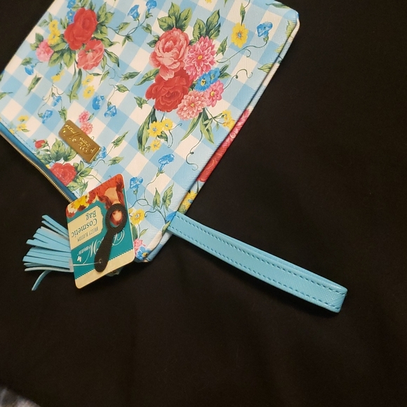 The Pioneer Woman Sweet Rose Cosmetic Bag 8.5" x 7"of - Picture 5 of 10